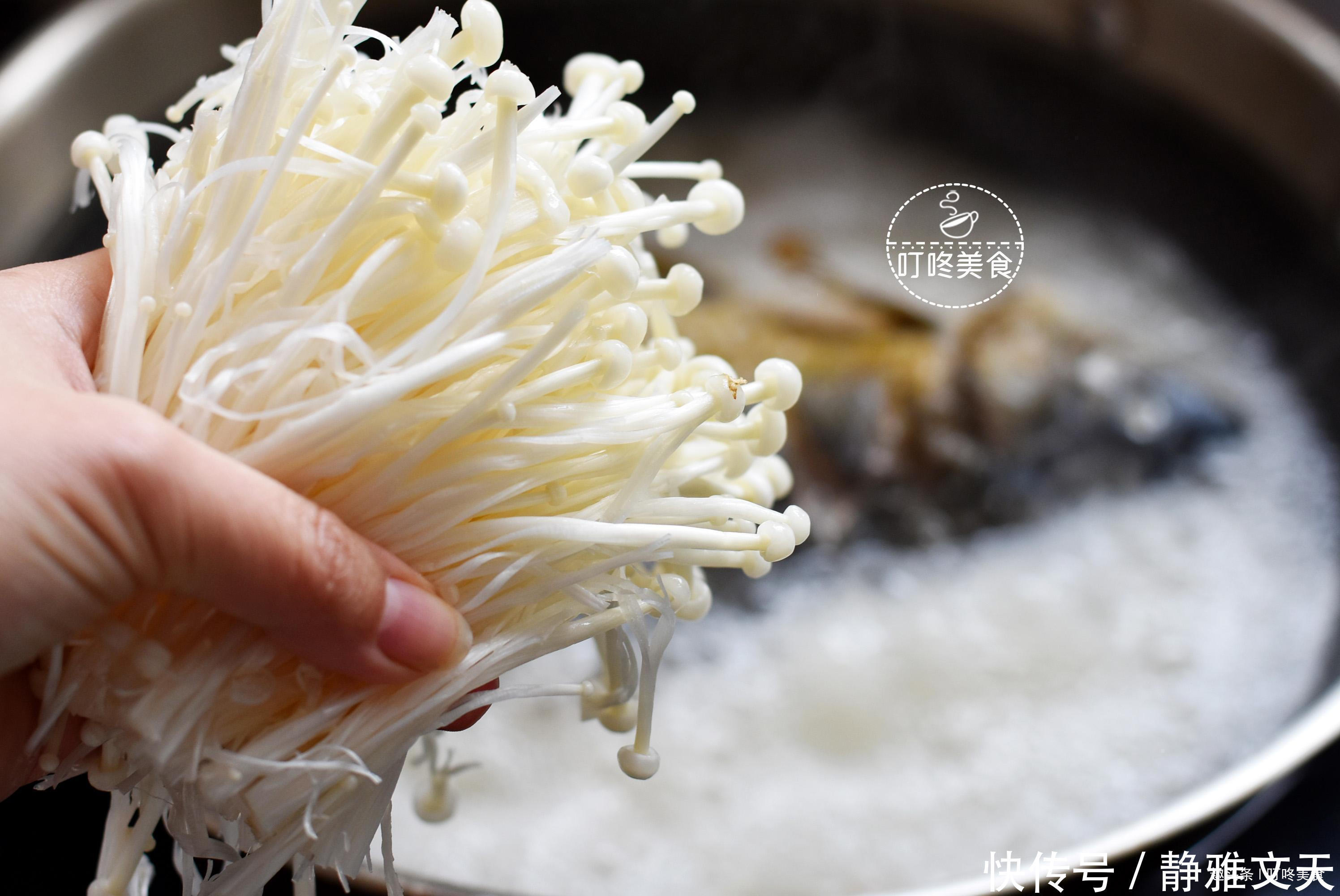 炖鲫鱼汤时，别只会加水了！加点它，鱼汤奶白又香浓，鱼肉更鲜嫩