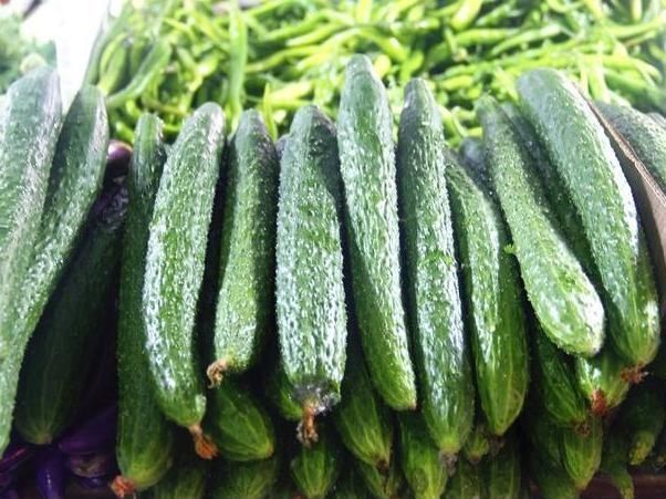 买黄瓜时,遇到4种转身就走,5毛1斤也不要,为了健康别图便宜