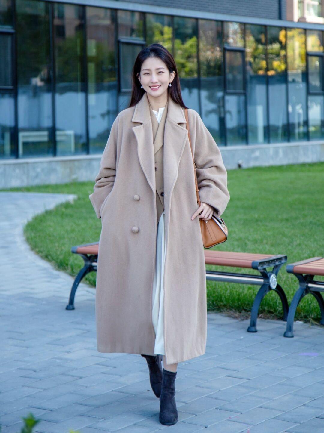 时尚博主|忽冷忽热的季节不知道穿什么?一件毛呢大衣全搞定