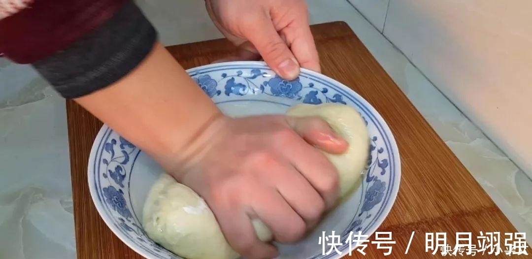 面粉还能这样做,不用一滴水,比面包火烧都好吃,老婆3个不够吃