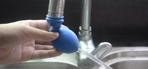 妙用|孩子玩剩下的气球不要扔,放在家里特别实用,一年能省下不少钱