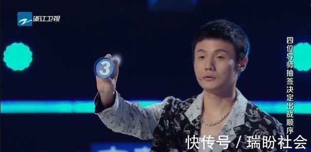 好聲音助教服裝該管管了!張碧晨晃眼,吳莫愁浮夸,只有她較穩(wěn)重