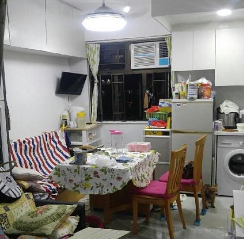 过道|一家四口住房，百万“豪宅”仅35㎡，进门就是卧室，太憋屈了