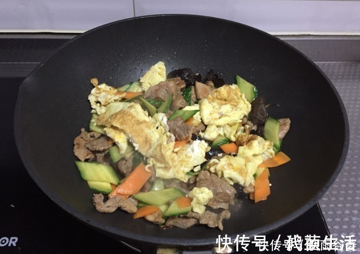 黄瓜|炒肉时,腌肉别放这2料,牢记2技巧,更软嫩,肉香满满,还不粘锅