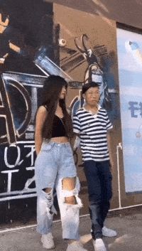 |搞笑GIF段子:一位崇拜紫霞仙子的,别说模仿的还真像