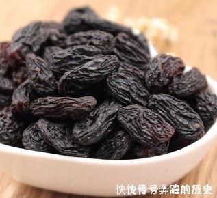 小肚子|葡萄干和此物一起泡,早晚一杯,小肚子不鼓了,皮肤白里透红