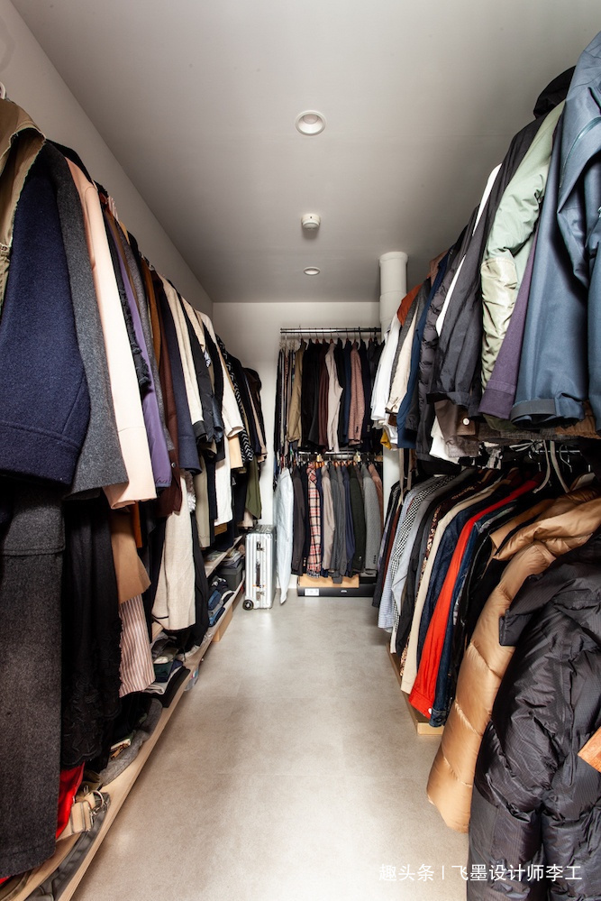 收纳|日本夫妻会装修,100多双鞋直接挂墙上,衣帽间也不要柜子,时尚