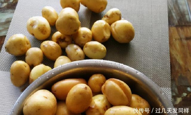 这菜很多人都瞧不上,实际营养高得很,下锅一蒸一酱,美味又下饭