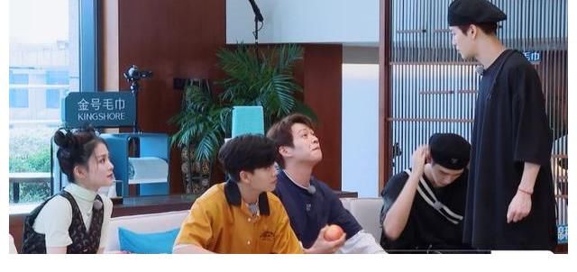 大脑|《嗨放派》探索大脑奥秘上演憋笑挑战,任嘉伦被封“憋王”