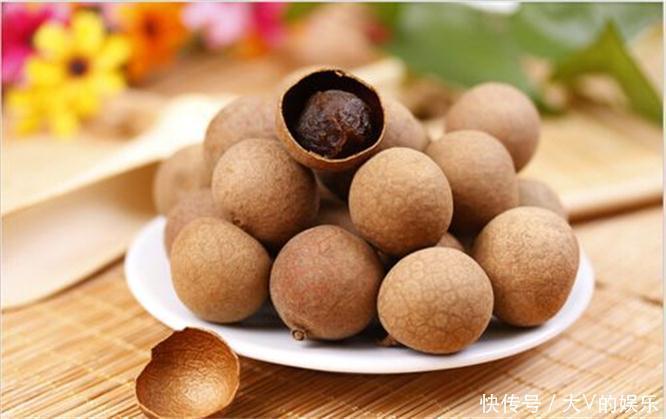 冬天了，女性每天坚持吃三种食物，补益气血，增强抵抗力