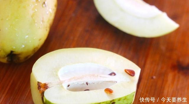 冬天，遇到这水果别手软，多买几个，能生吃能做菜，入口清爽开胃！