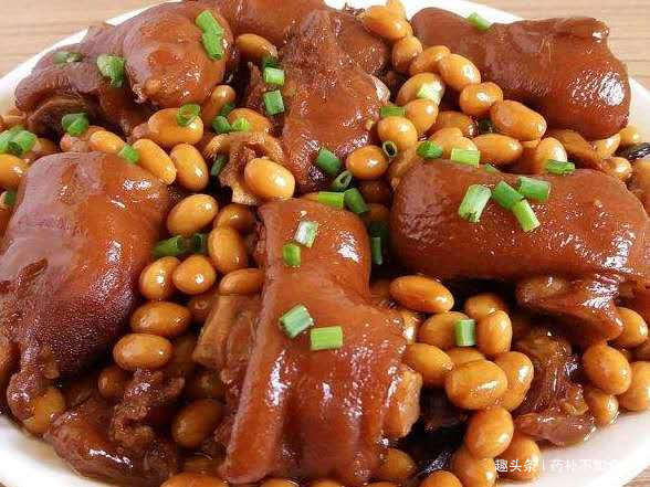 黄豆焖猪蹄|被称为“天然雌激素”，常吃美容抗衰，缓解腿部抽筋，延缓更年期