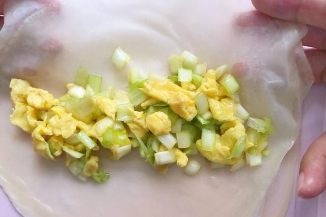 肉馅|饺子皮别浪费了，教你4种创新吃法，皮脆馅香，上桌孩子们抢着吃