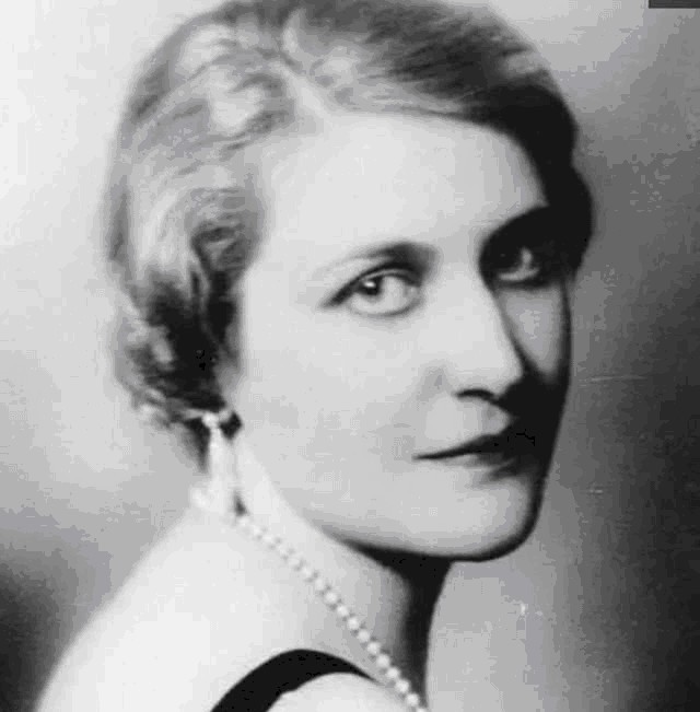 希特勒|希特勒对爱娃是真爱吗?一生为他自杀2次,仅做了48小时新娘