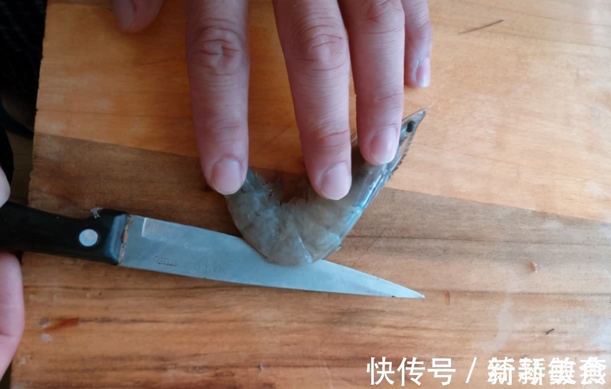 健康|吃虾时，到底用不用去虾线？吃了会危害健康吗？幸好知道的及时