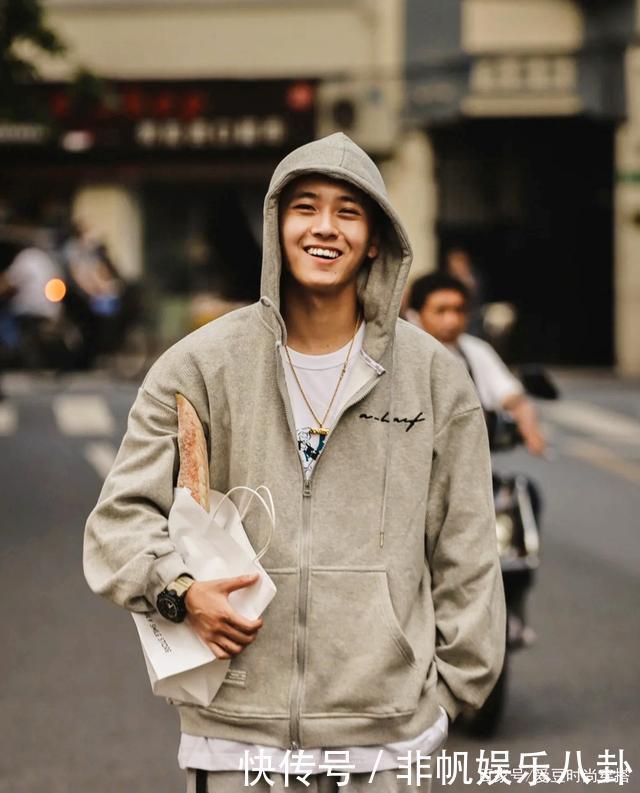 毛衣|毛衣+卫衣,卫衣+大衣,小个子冬天这么穿太美了!