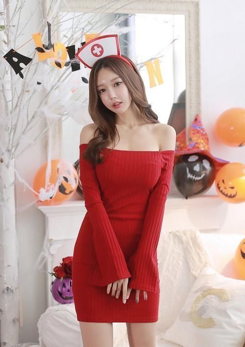 身姿 小姐姐爱穿抹胸包臀裙,勾勒出性感迷人身姿