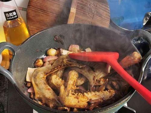 韩国游客在中国,这应该是穷人吃的吧中国网友这个不便宜