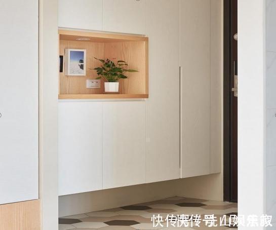 原木色|如何拥有高颜值的小户型这套80平原木风设计,玄关就很惊艳