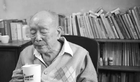 他是汉语拼音之父,和爱因斯坦是好友,妻子