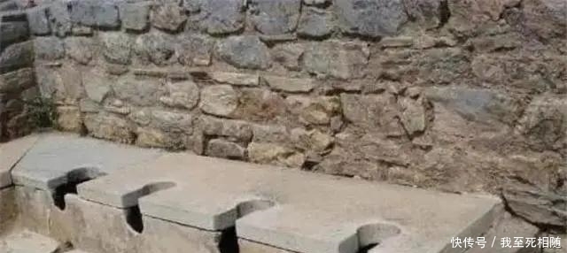 厕所|古代的太监是怎么上厕所的呢？他们是蹲着还是站着呢？其实都不是