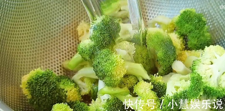 炒西兰花,最忌直接炒和焯水了,教你3招,脆嫩入味,营养不流失