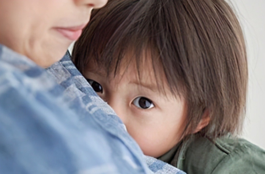 积食|7岁男童积食不长个,提醒各位家长3类“毒晚餐”别再喂孩子