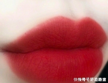 口红色|4个适合“黄皮”的口红色号,拒绝“踩雷”,轻松白上三个度