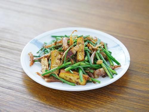 两口子的日常晚餐,三菜一汤,都是简单家常菜,实惠又好吃!