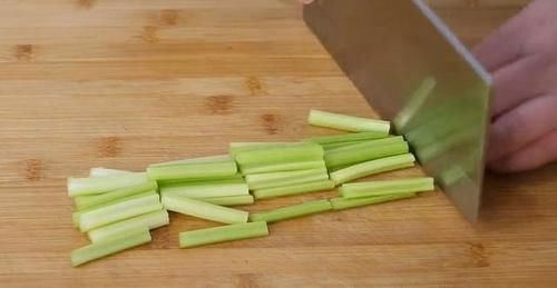 面条别煮着吃了，教你一个做法，我家一周能吃上6回，比肉还香