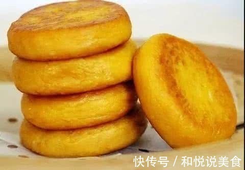 红薯饼好吃有诀窍，这样做不发面，咬一口外酥里嫩，老少皆宜！
