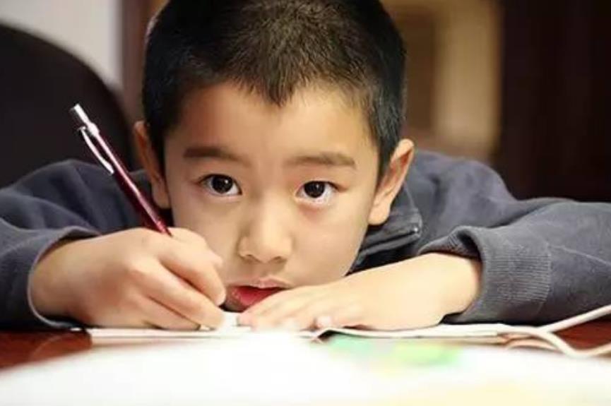 天壤之别|孩子不听话该打吗?家长晒出了孩子挨打前后的作业,差距天壤之别