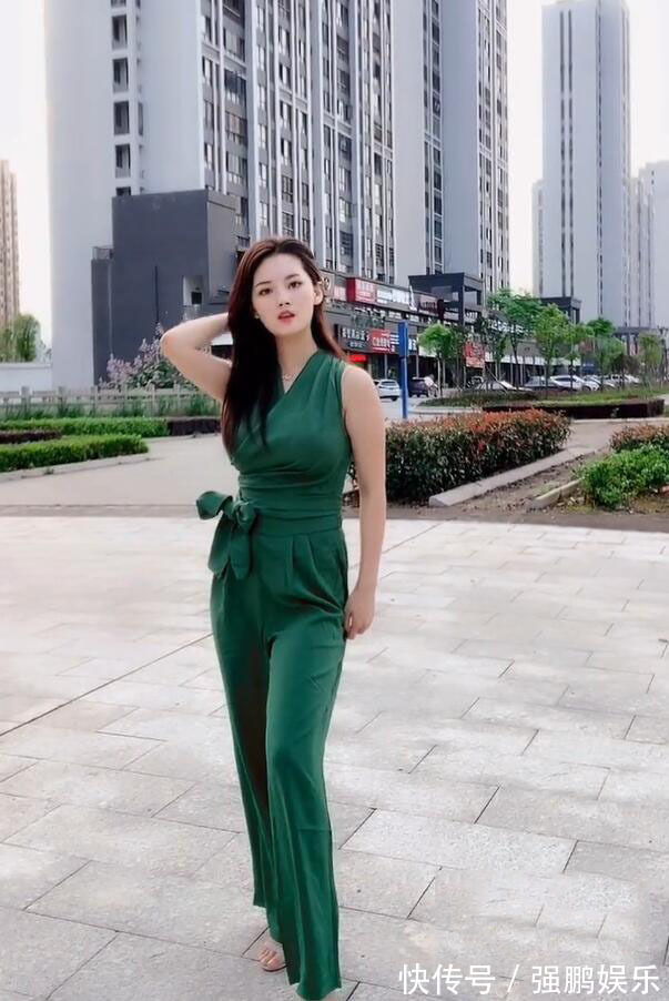 帅气 打扮帅气的都市美女,有种英姿飒爽的洒脱感