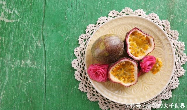 吃剩的百香果籽别扔,种在花盆里,即可四季赏花,也可品果