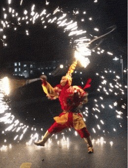 |搞笑GIF:女生千万不要穿裙子骑车 尤其是这种长裙子