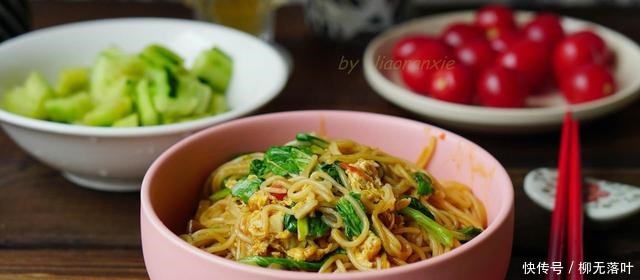 换个方法吃面条,比焖面简单比捞面好吃,20分钟做好端上桌!