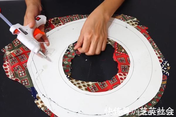 改造|纸板上剪一大一小两个圆,简单改造成的东西,全家人都抢着用!