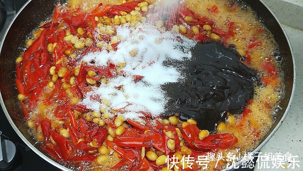 我家“黄豆酱”从来不买，1斤黄豆3斤辣椒，教你秘制最好吃的酱豆