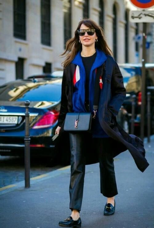 最近火了一种穿法：直筒裤＋乐福鞋，舒适百搭又时髦，春天穿正好