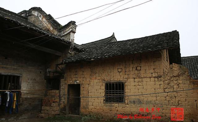 在邵东的偏僻乡野,发现一处豪宅,建于嘉庆年间,里面还住着人