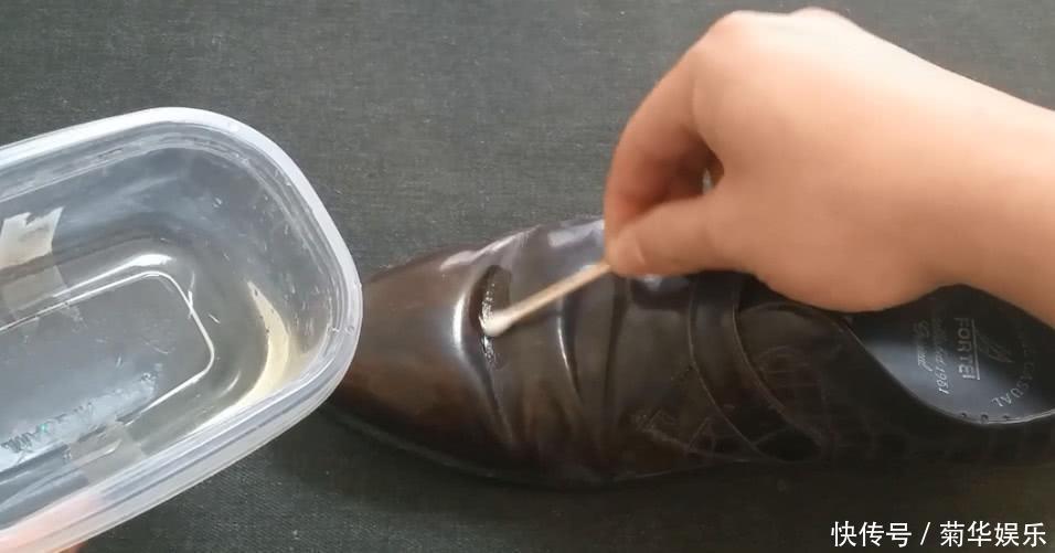 折痕|皮鞋前端容易有折痕，只需涂点这个，折痕一晚上就消失，简单实用