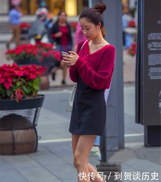  白皙|时尚靓丽的街头美女，靓丽的颜值和白皙的肌肤非常吸引关注