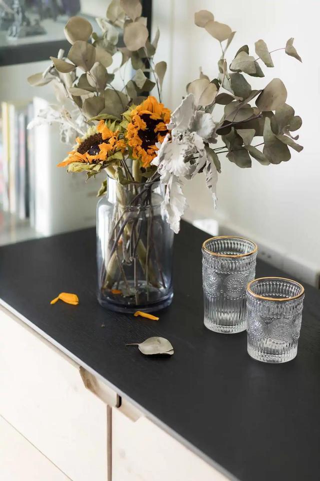 黄铜色|她家130平的新房,满足了我对家的一切期待,全屋干净利落超有品