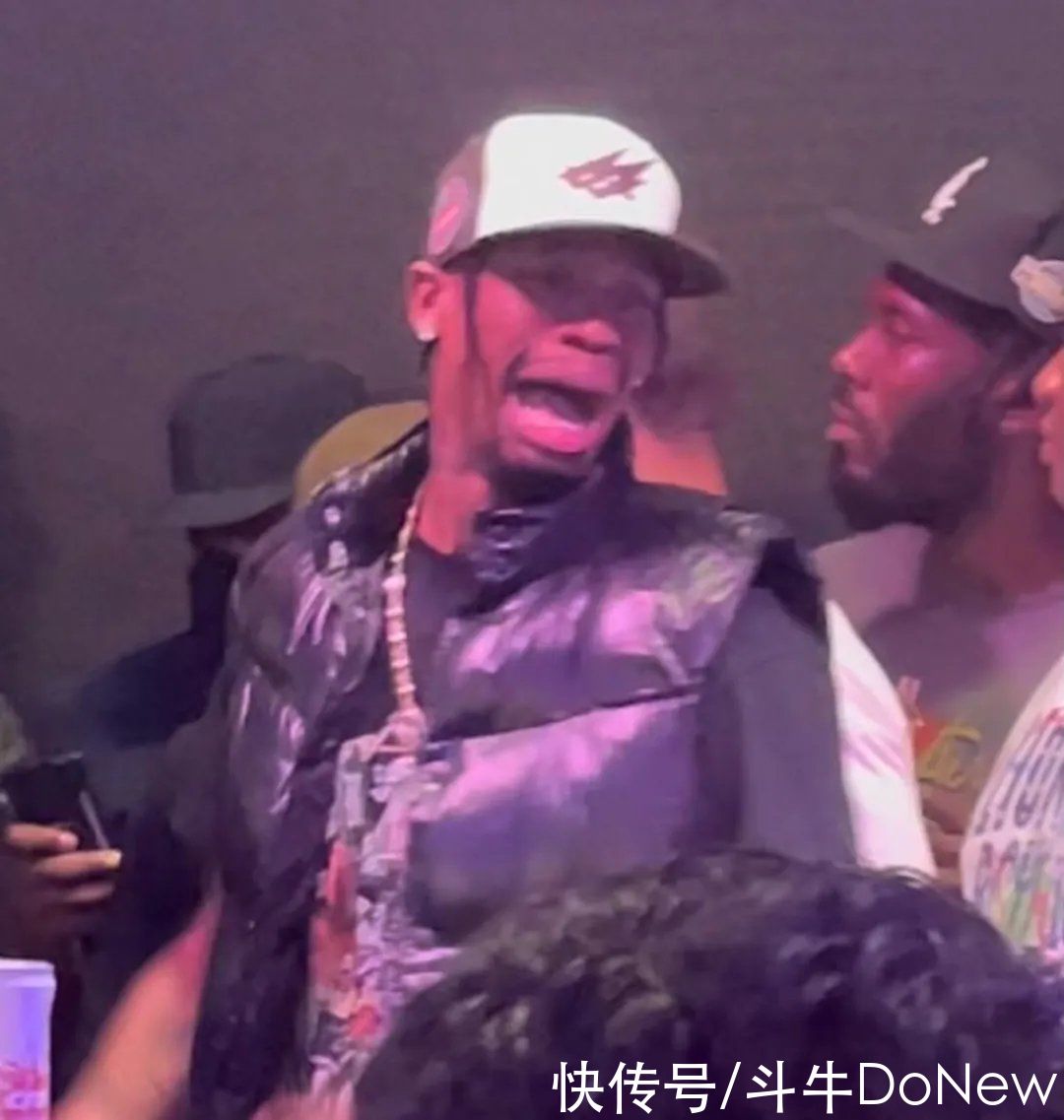 突袭|travis scott 手撕300万 bot！倒钩中签不再难了？