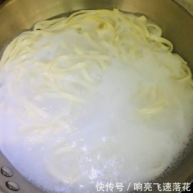  泼辣|酸辣爽口，油泼辣子拌面