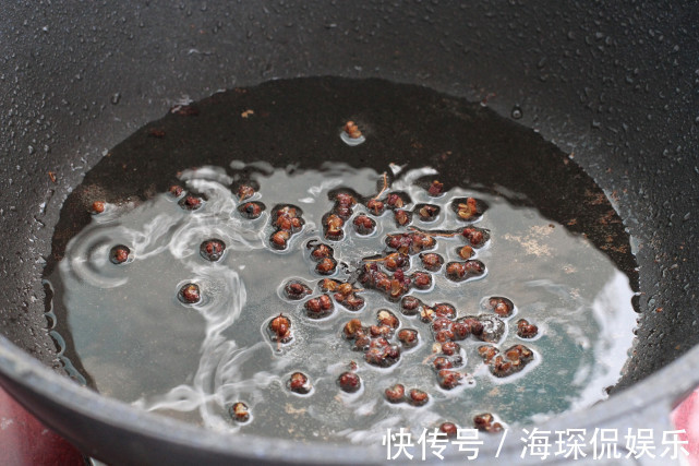 年夜饭别只盯大鱼大肉吃，来道爽口开胃凉拌菜，中和油腻有益肠道