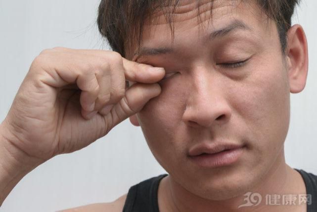 维生素|几块钱一瓶的维生素B2，能长期吃吗？治这8种病有效，不吃很亏