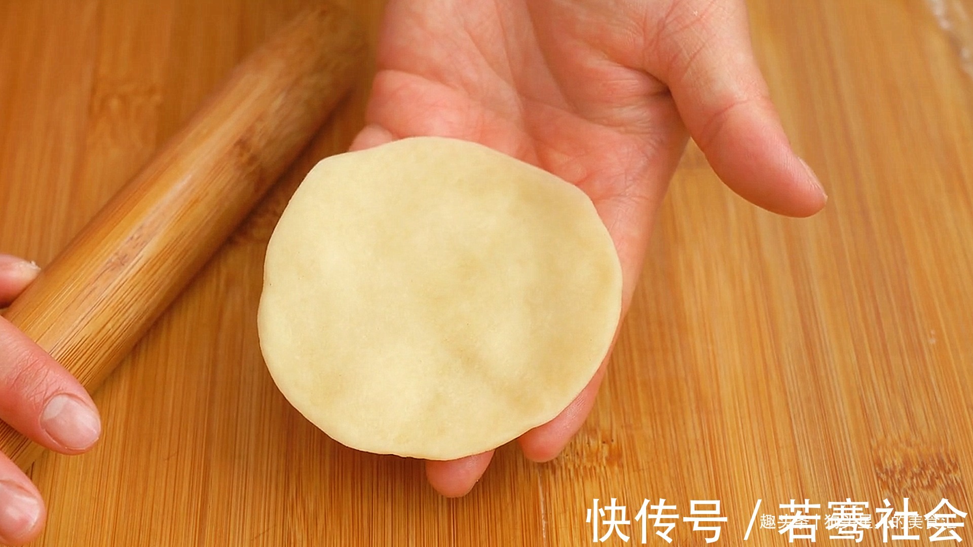 绿豆|自制绿豆饼,不用酥皮不用烤箱,皮薄馅大,清甜不油腻,太香了