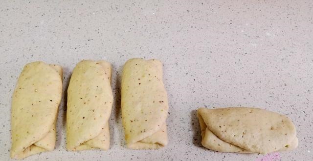 想做面包没烤箱咋办跟我学这么做，有个蒸锅就搞定，效果还特棒