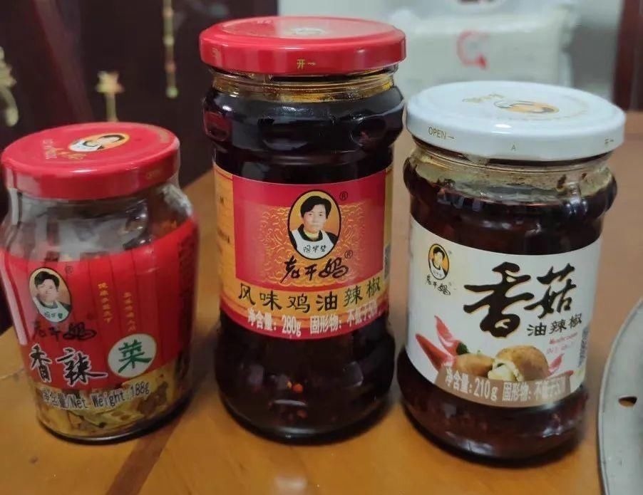 塑料瓶|旧筷子、老干妈瓶别扔,拿来养花效果好,省下一笔养花钱